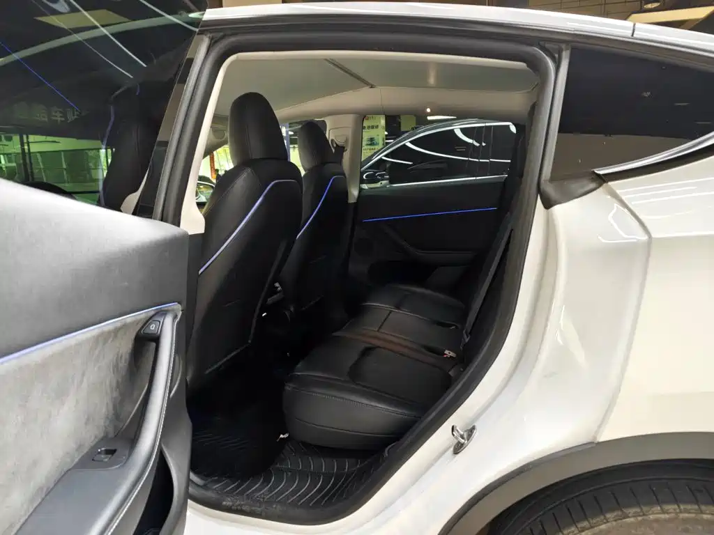 Tesla Model Y — фото 8