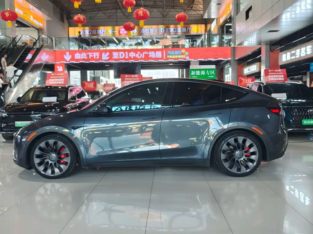 Tesla Model Y — фото 4