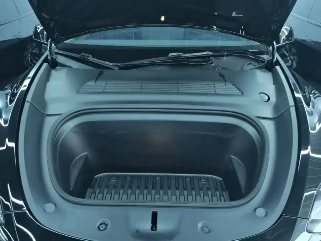 Tesla Model Y — фото 20