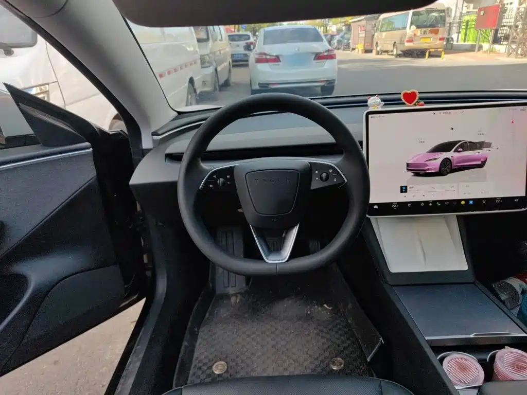 Tesla Model 3 — фото 11