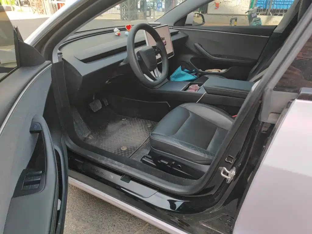 Tesla Model 3 — фото 17