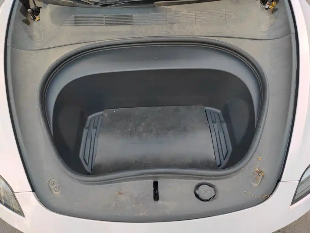 Tesla Model 3 — фото 21