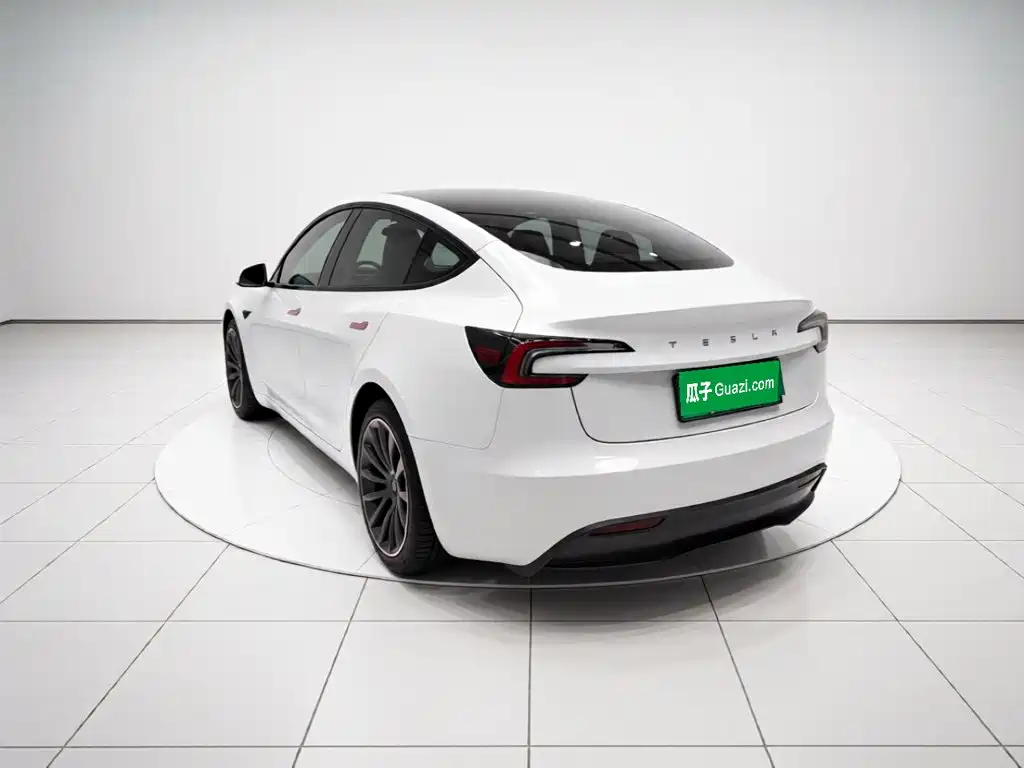 Tesla Model 3 — фото 4