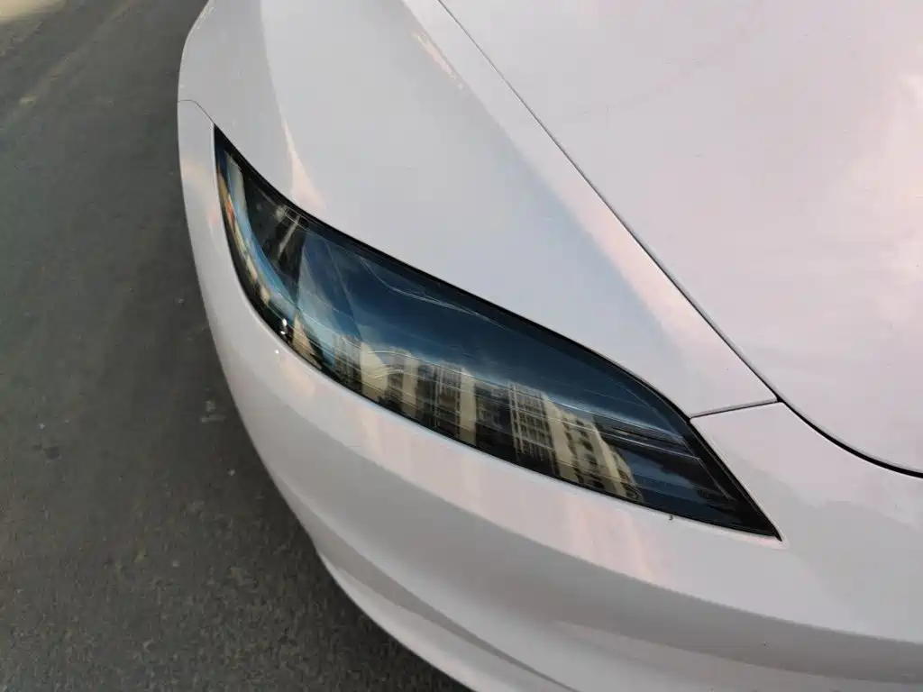 Tesla Model 3 — фото 7