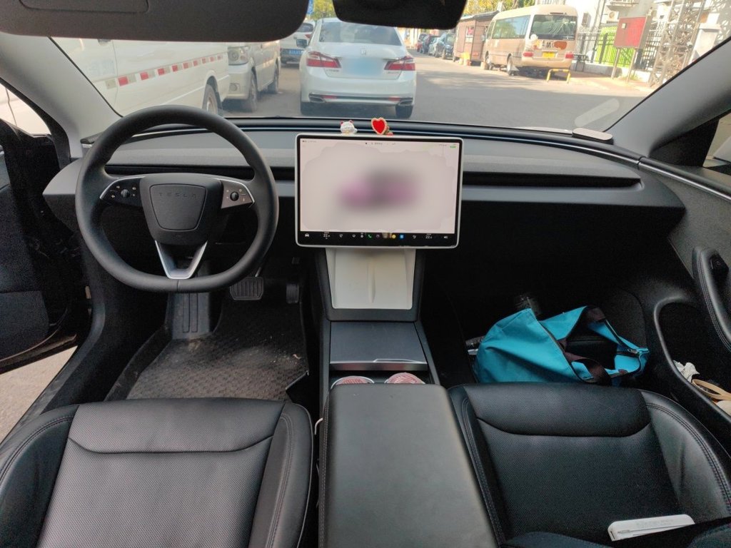 Tesla Model 3 — фото 10
