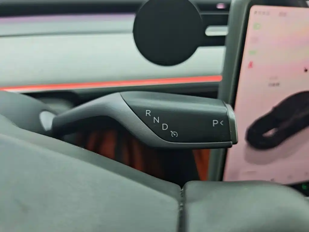 Tesla Model Y — фото 14