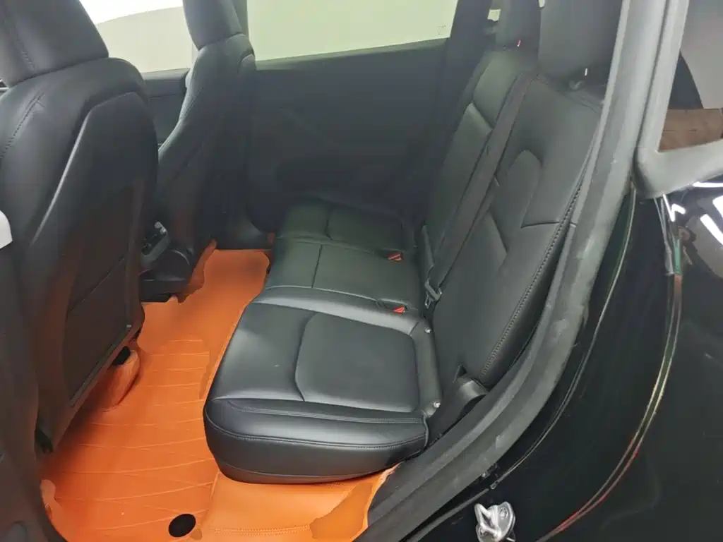 Tesla Model Y — фото 17