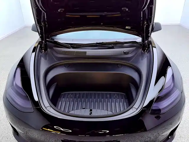 Tesla Model 3 — фото 10