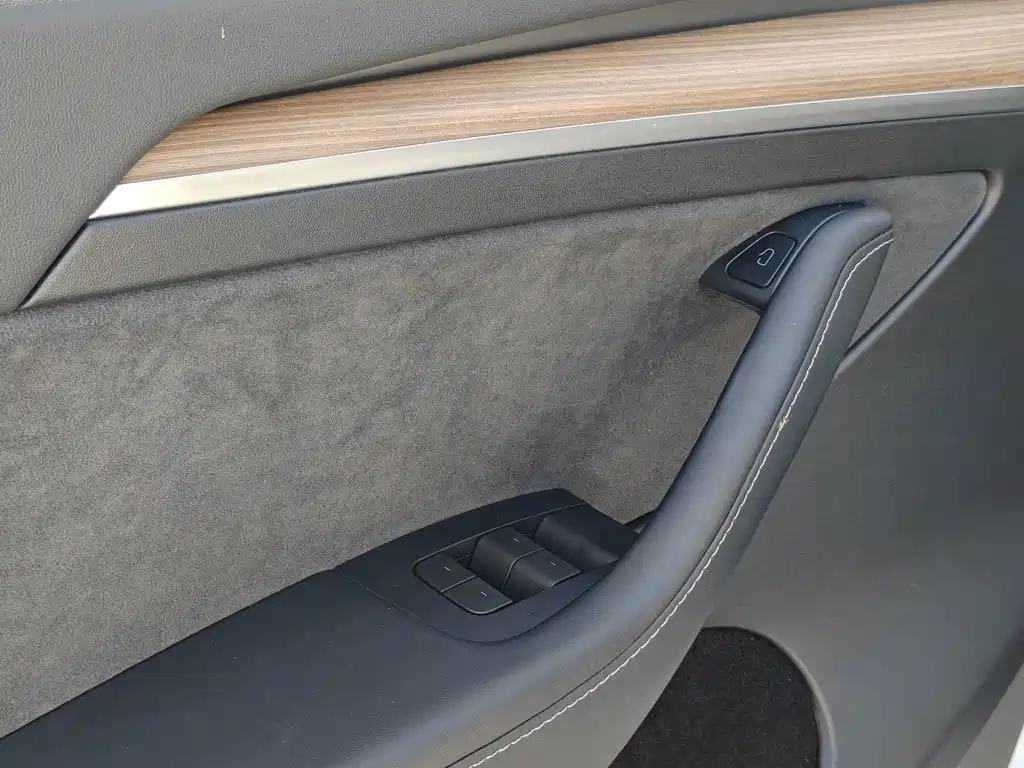 Tesla Model Y — фото 14