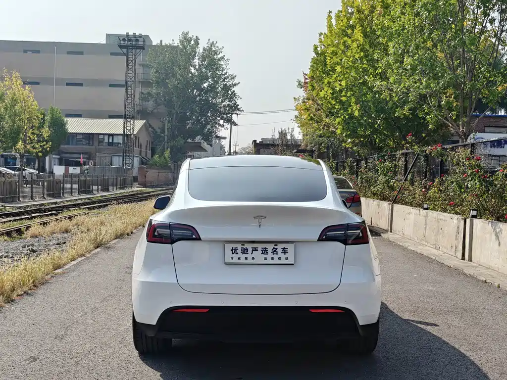Tesla Model Y — фото 7