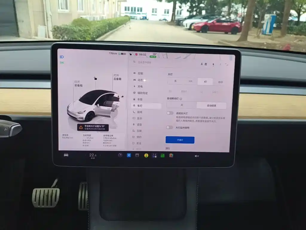 Tesla Model Y — фото 13
