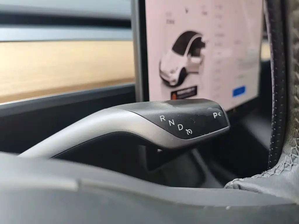 Tesla Model Y — фото 14