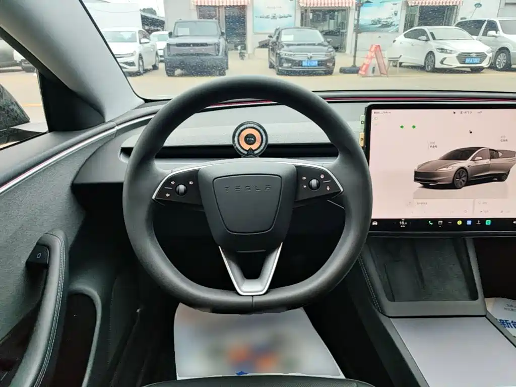 Tesla Model 3 — фото 11