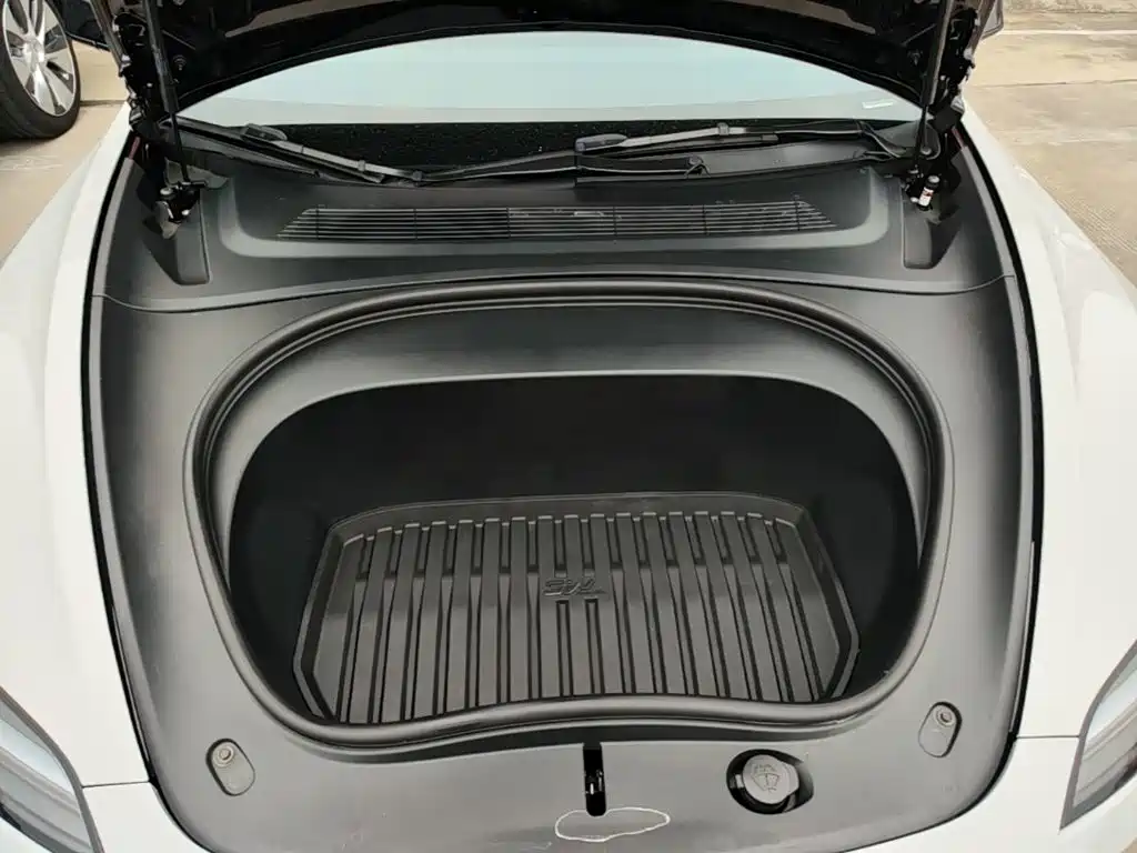 Tesla Model 3 — фото 20