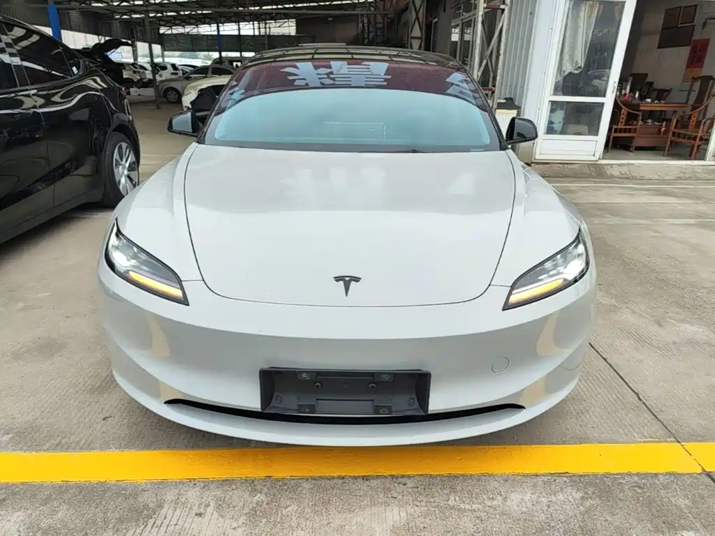 Tesla Model 3 — фото 3