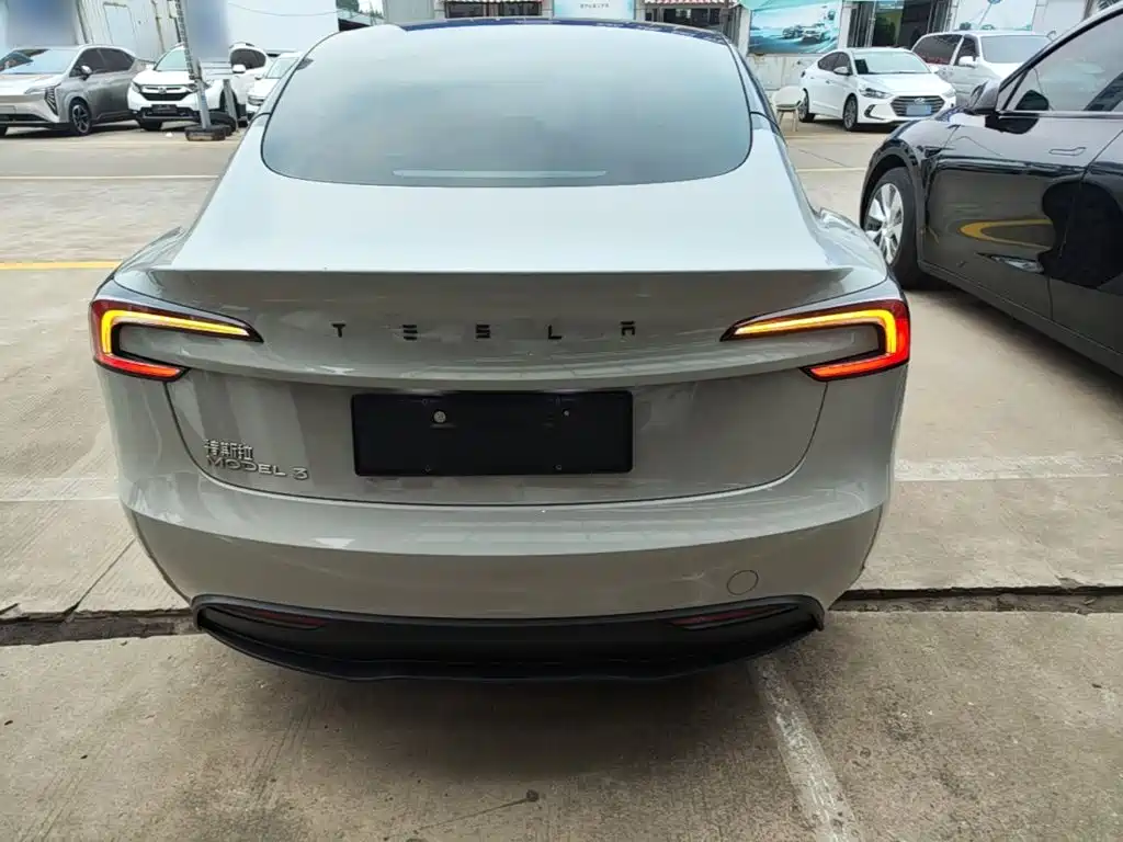 Tesla Model 3 — фото 6