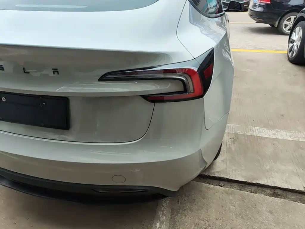 Tesla Model 3 — фото 8