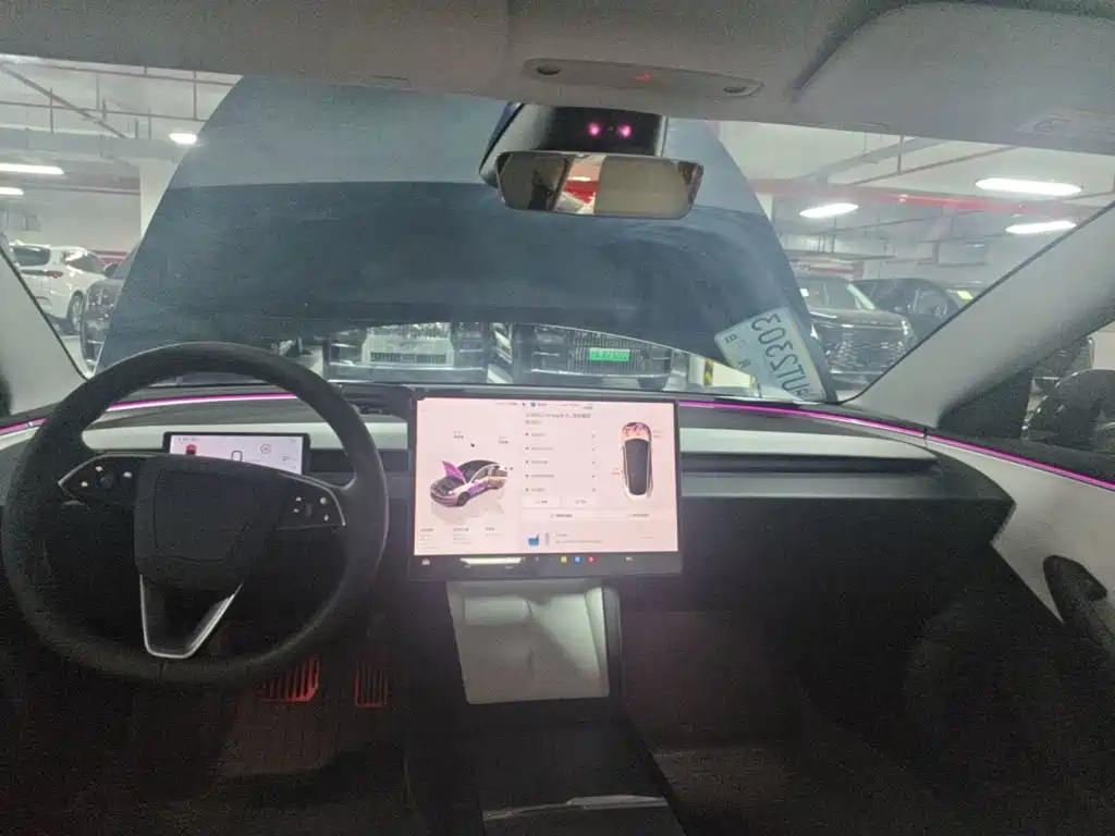 Tesla Model 3 — фото 18