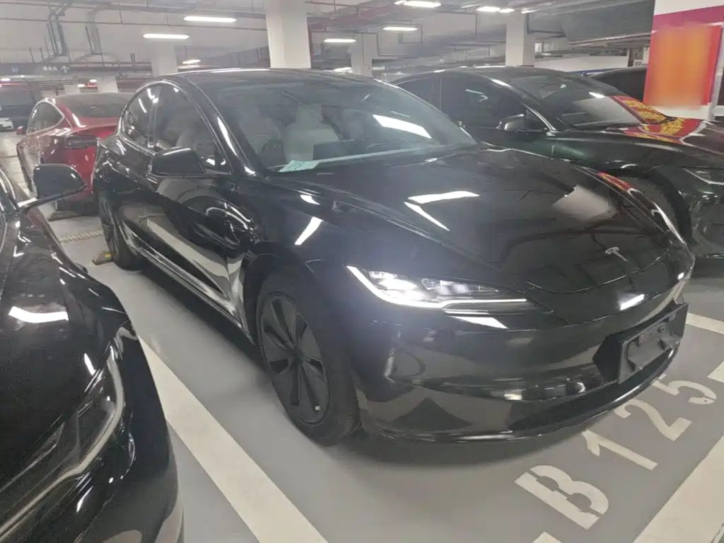 Tesla Model 3 — фото 4