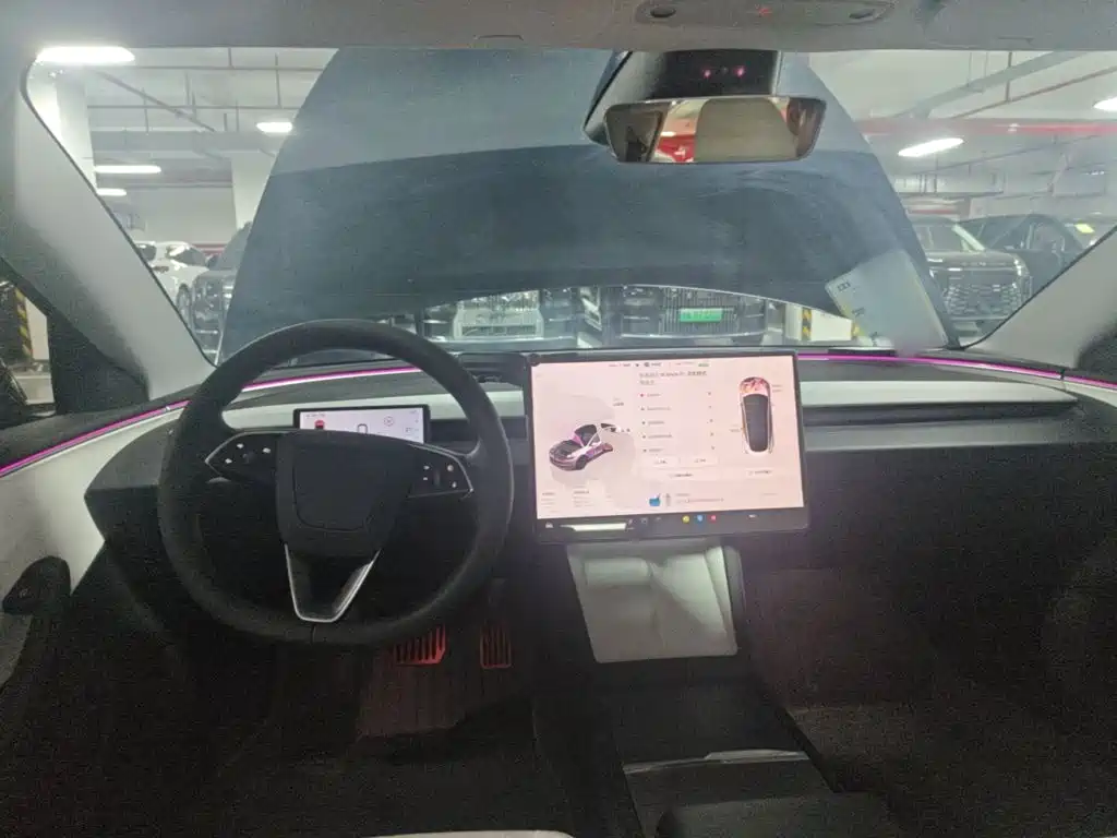 Tesla Model 3 — фото 10
