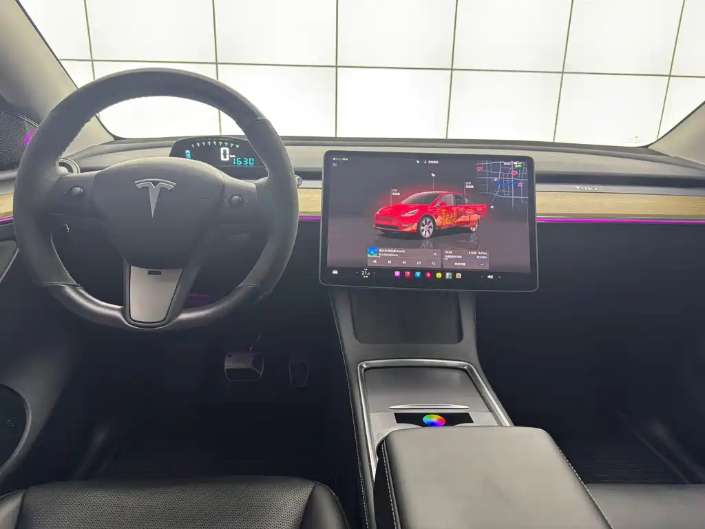 Tesla Model Y — фото 6