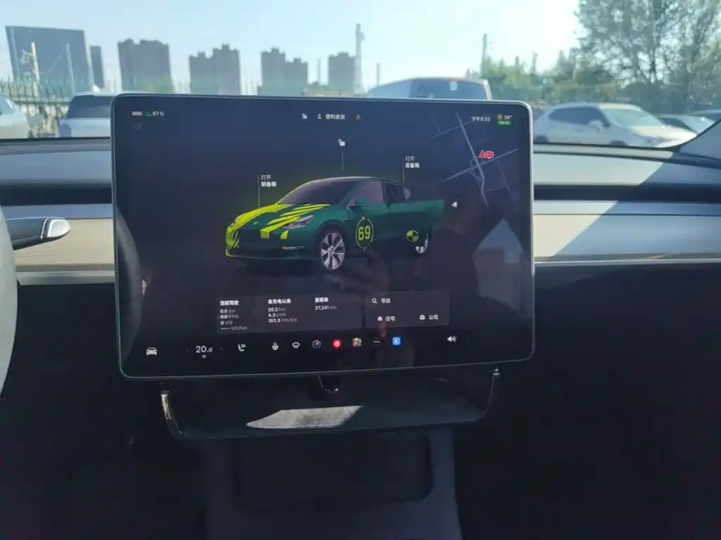 Tesla Model Y — фото 14