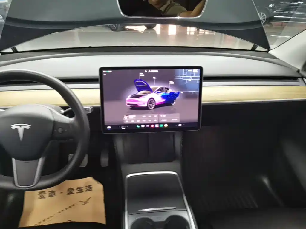 Tesla Model Y — фото 13