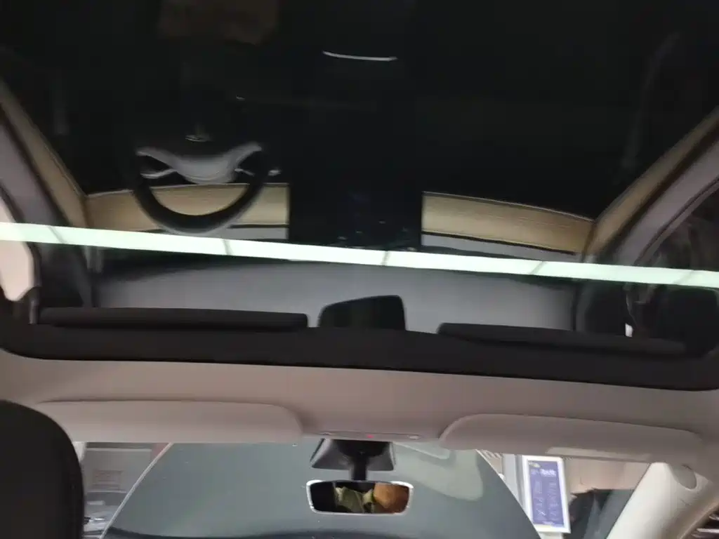 Tesla Model Y — фото 18
