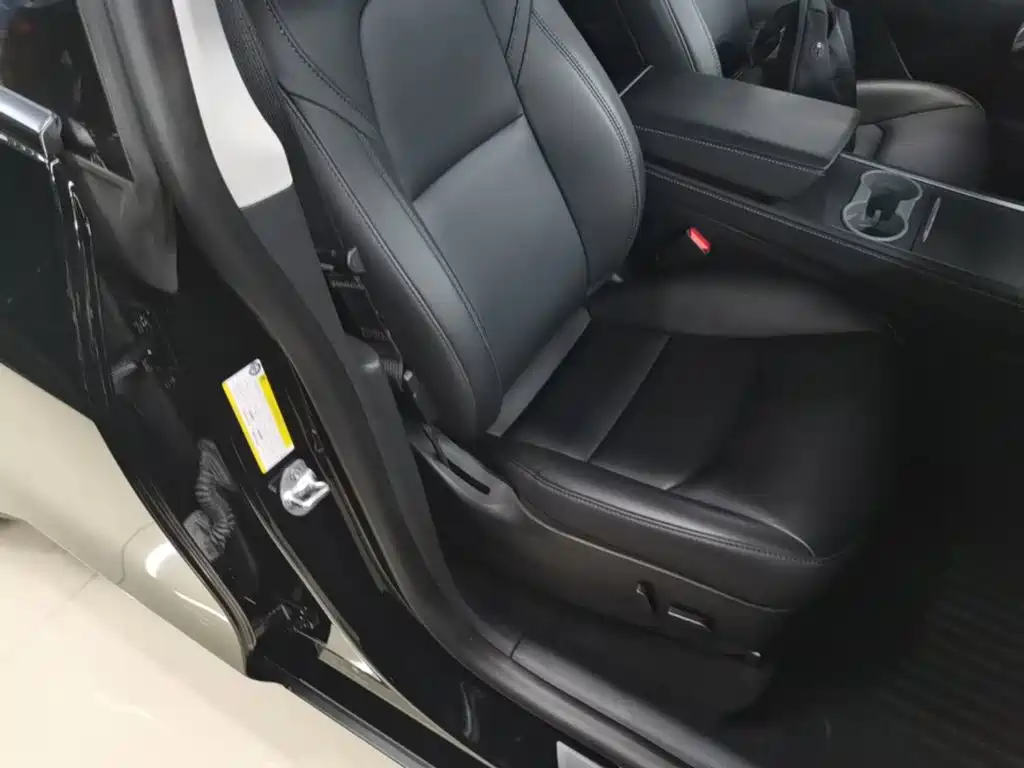Tesla Model Y — фото 25