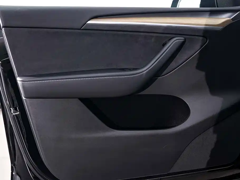 Tesla Model Y — фото 17