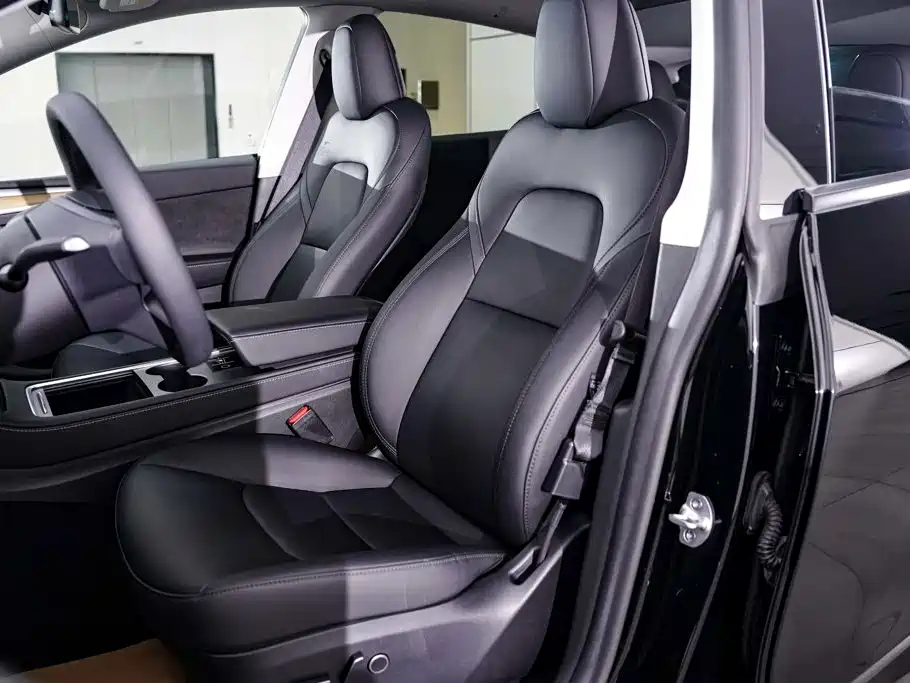 Tesla Model Y — фото 18