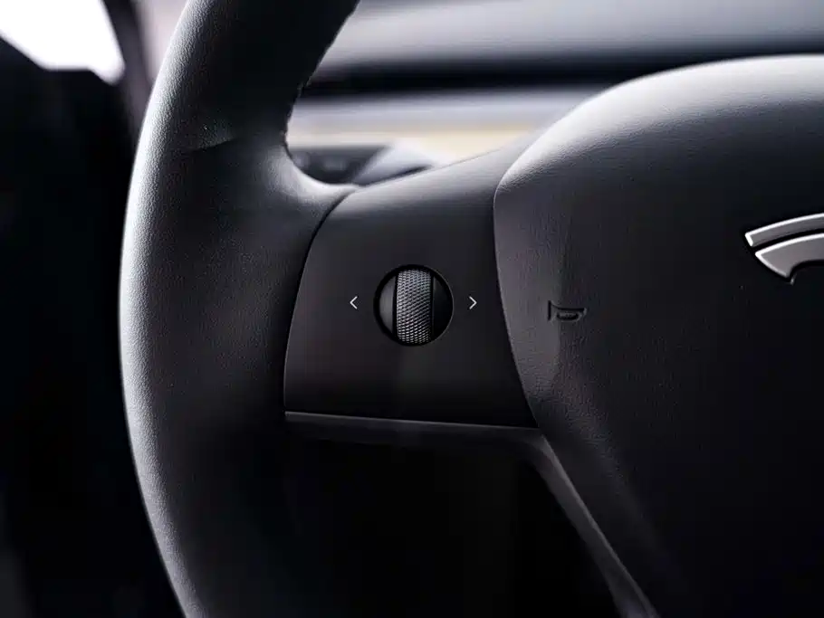 Tesla Model Y — фото 27