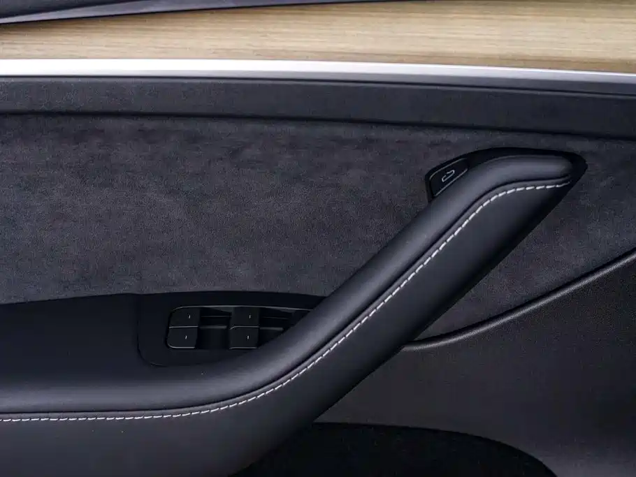 Tesla Model Y — фото 30