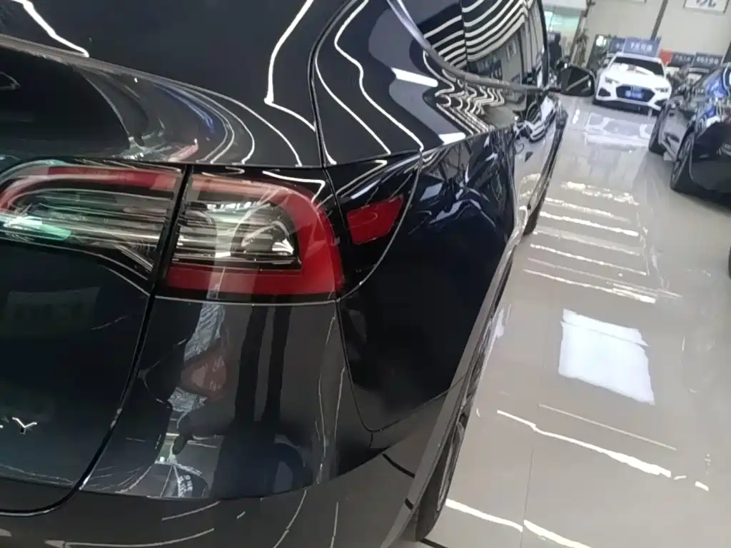 Tesla Model Y — фото 8