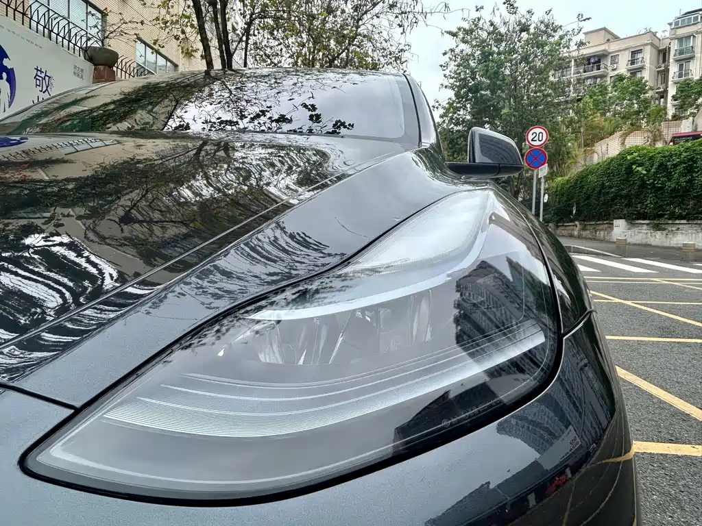 Tesla Model Y — фото 5