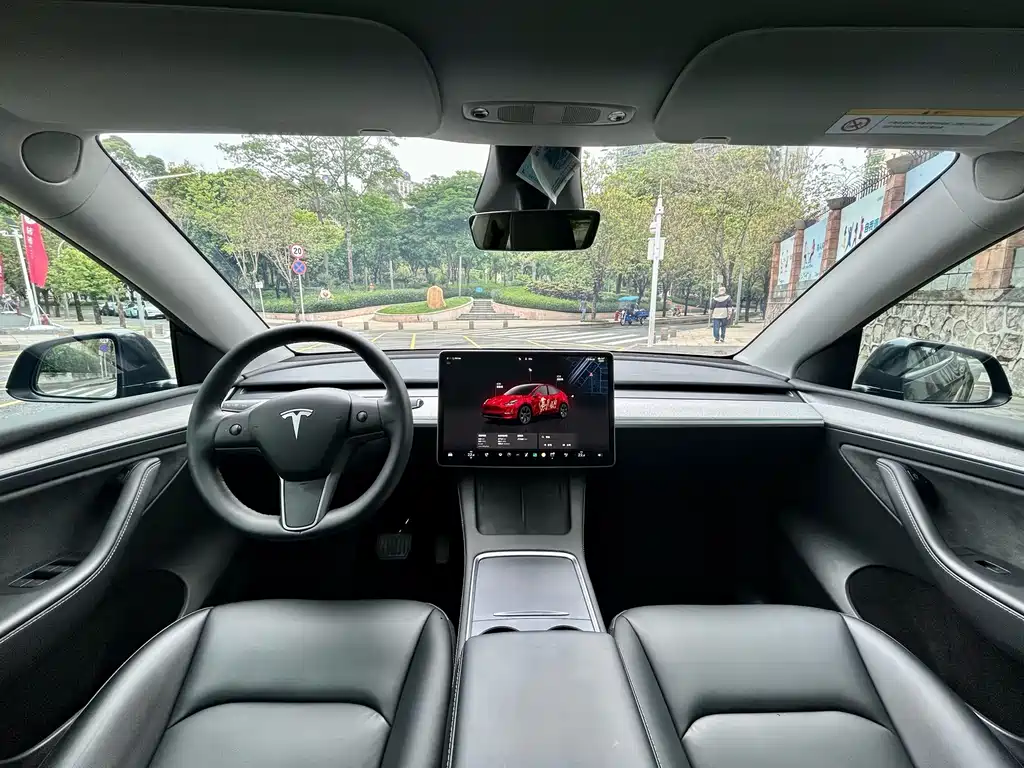 Tesla Model Y — фото 8