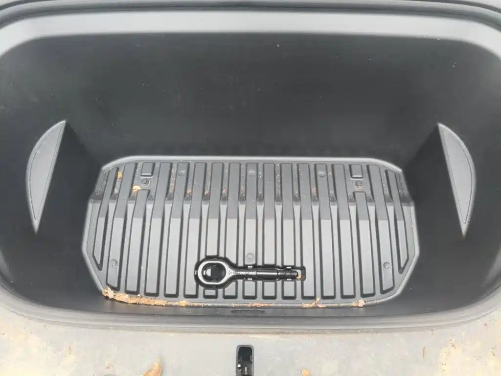 Tesla Model Y — фото 11
