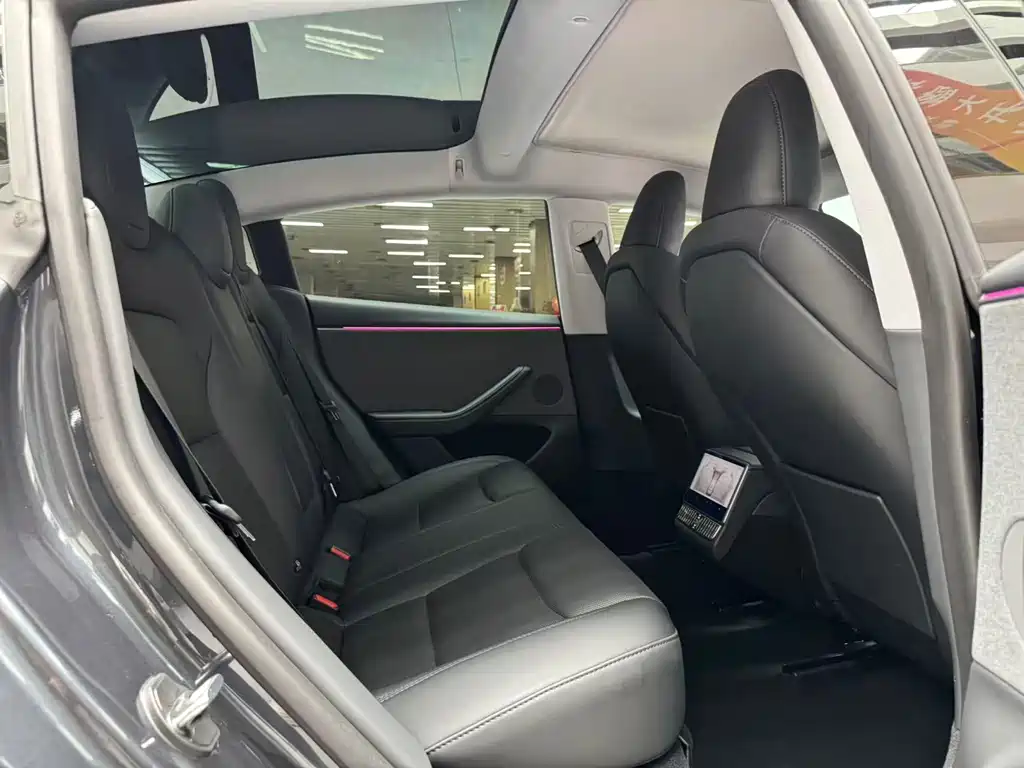 Tesla Model 3 — фото 17