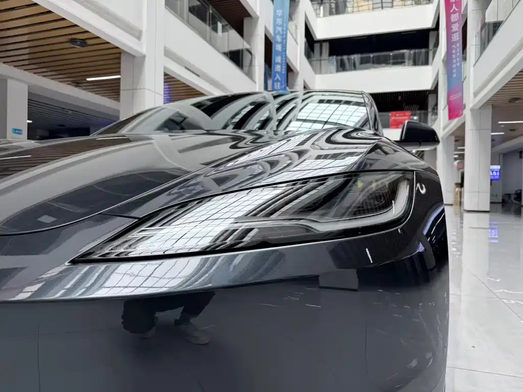 Tesla Model 3 — фото 18