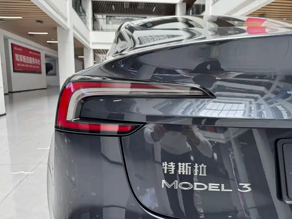 Tesla Model 3 — фото 20