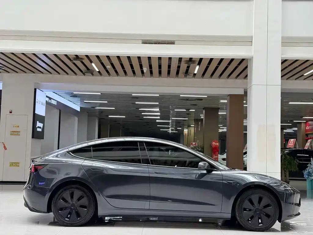Tesla Model 3 — фото 4