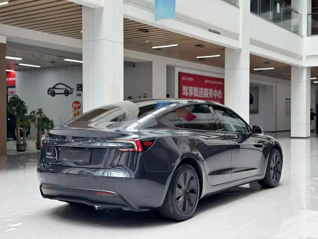 Tesla Model 3 — фото 5