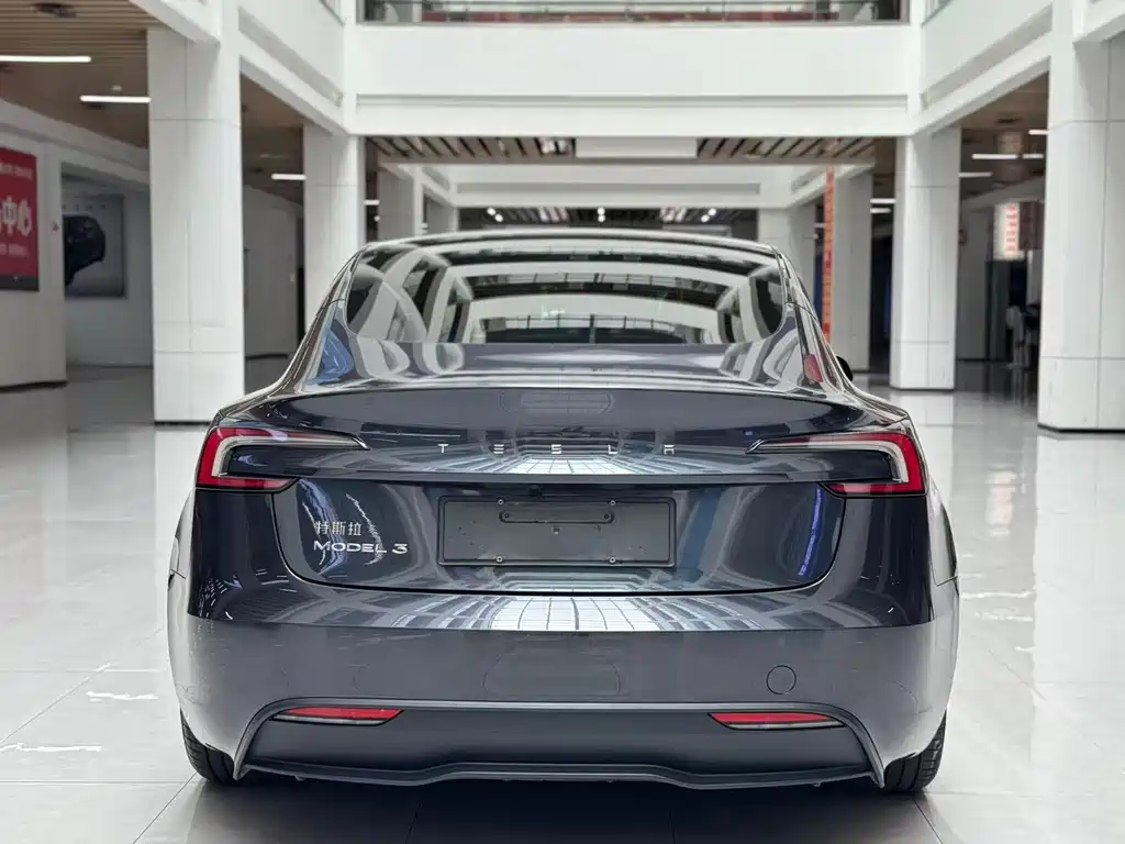 Tesla Model 3 — фото 6