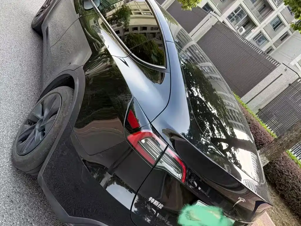 Tesla Model Y — фото 5