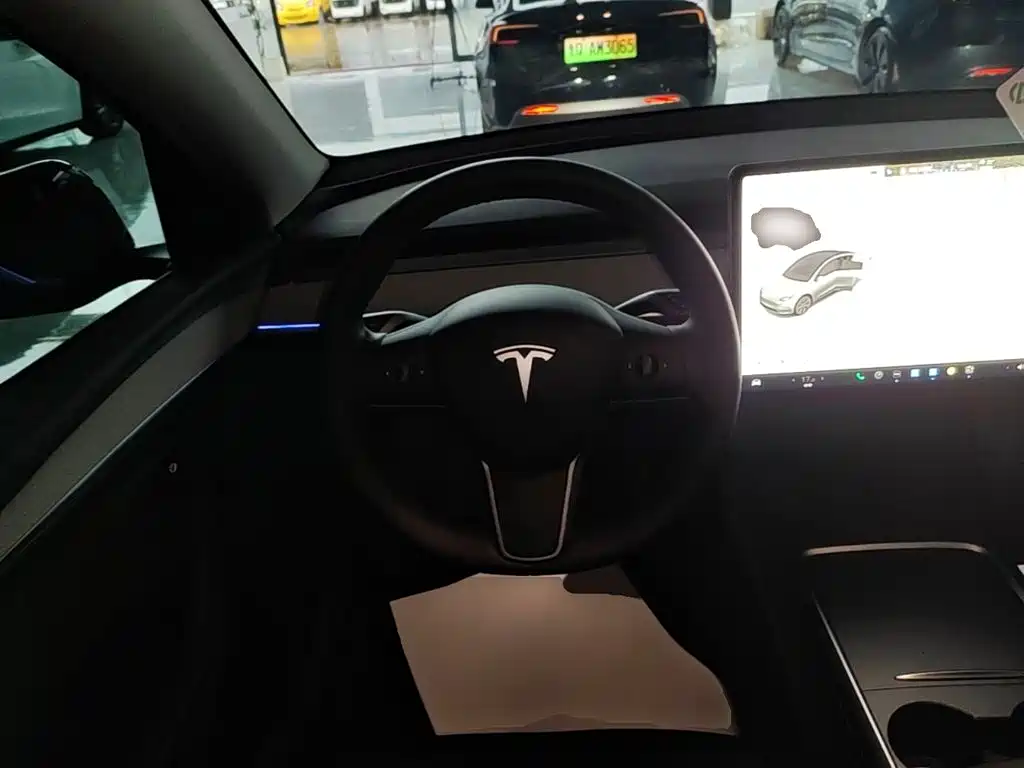 Tesla Model Y — фото 11