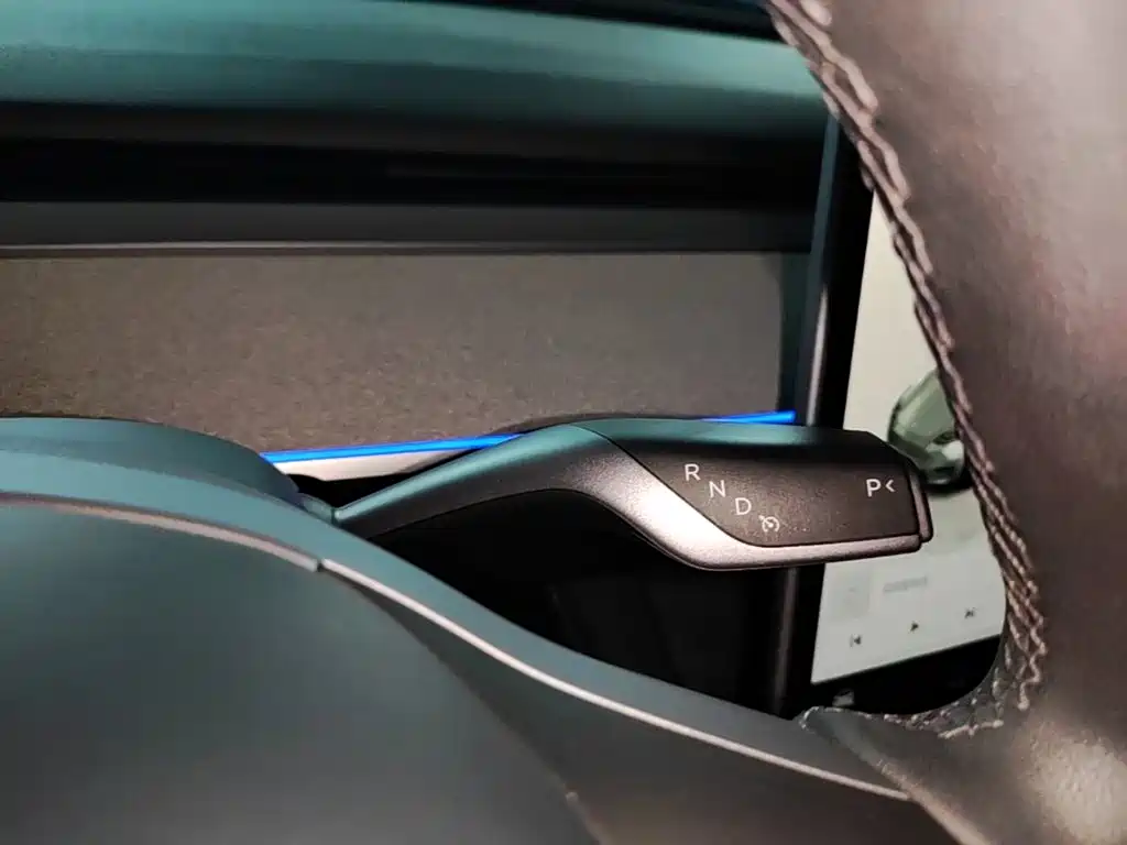 Tesla Model Y — фото 14