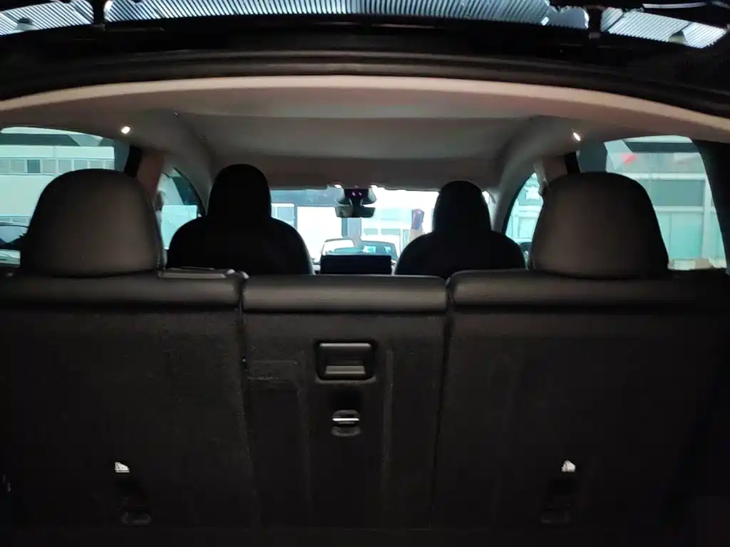 Tesla Model Y — фото 18
