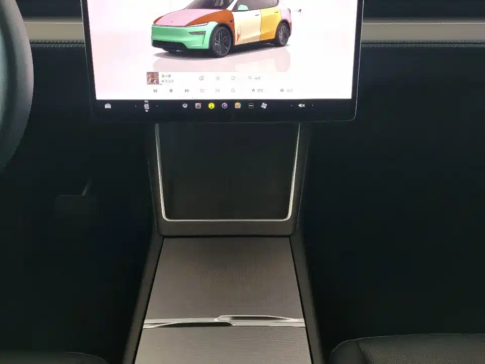 Tesla Model Y — фото 13