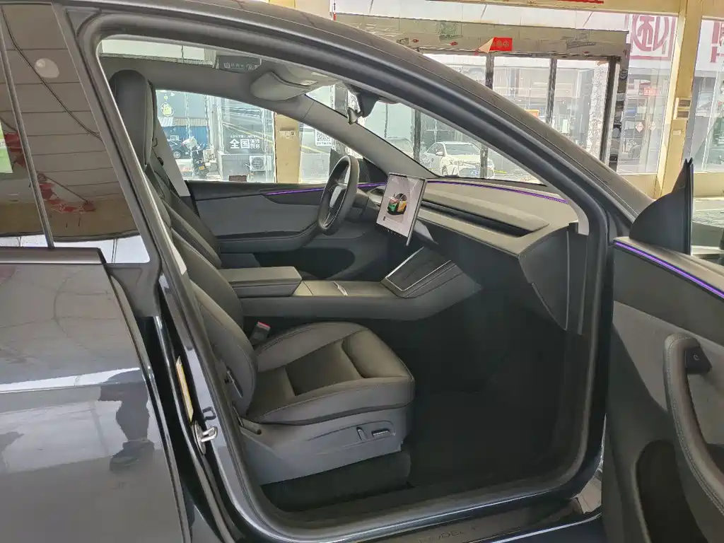 Tesla Model Y — фото 19