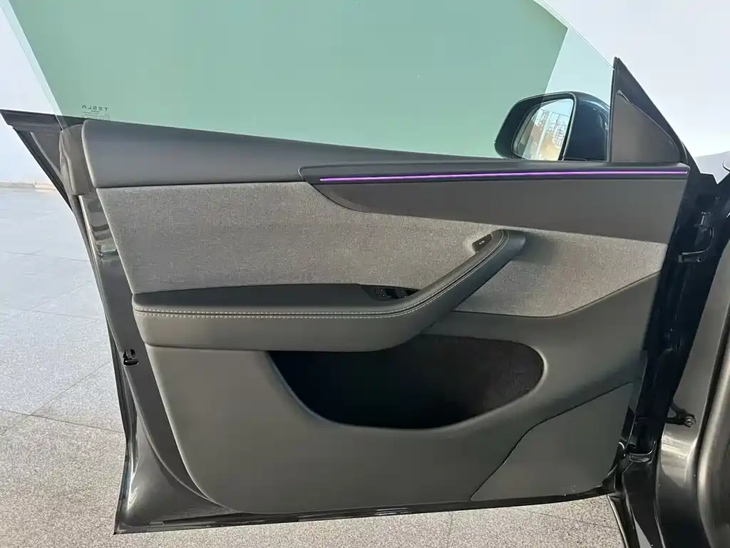 Tesla Model Y — фото 13